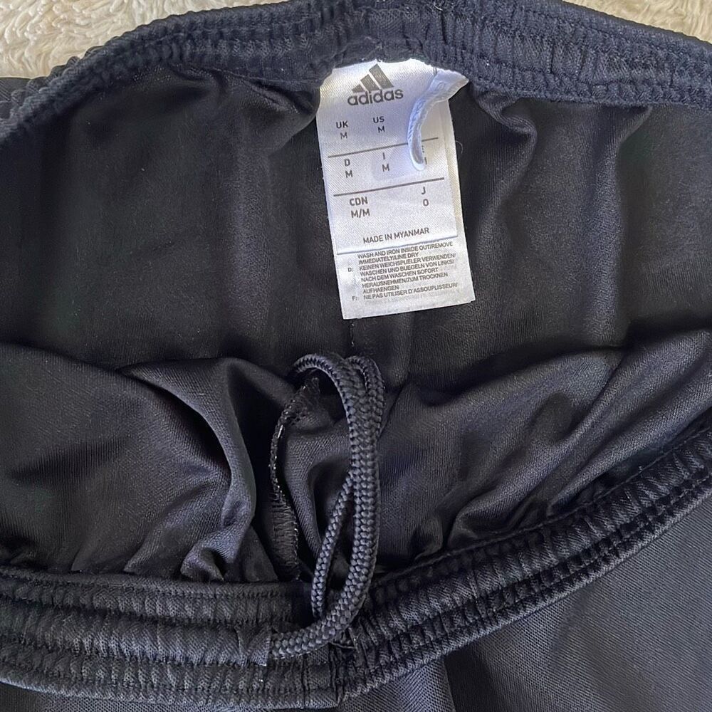 Youth Adidas Shorts - Picture 4 of 4